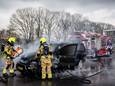 De bestuurder verdween na de brand. De politie is op zoek naar de automobilist.