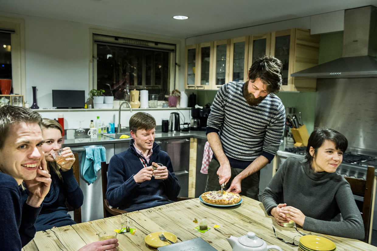 Aan de keukentafel kan er volgens hem ook over de lastige vragen van het geloof worden gesproken. Beeld Koen Verheijden