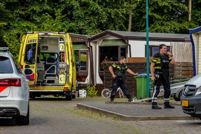 Aan het woonwagenkamp aan de Veldekens in Bavel is een man geschoten in zijn been.