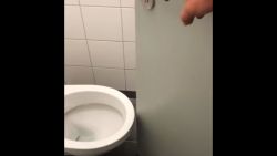 Arbeider maakt er een potje van in Brusselse brandweerpost: gloednieuwe wc, maar deur kan niet dicht