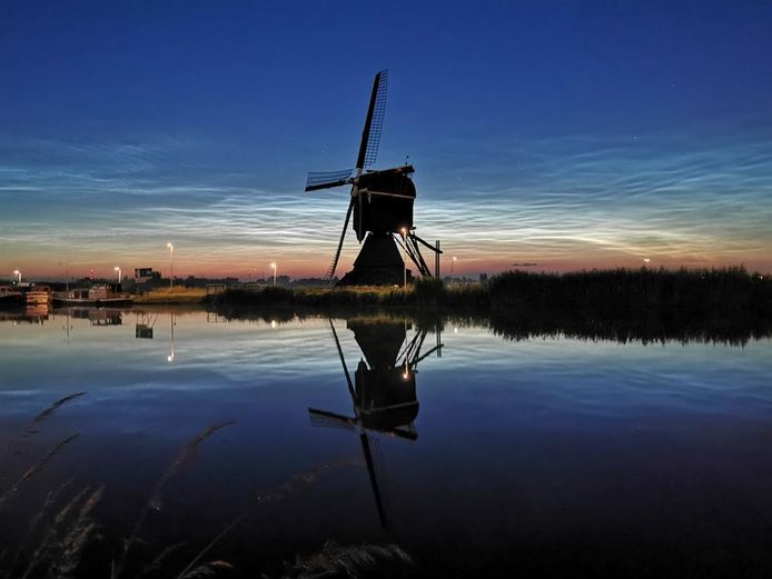 Lichtende nachtwolken bij Meerkerk in juni 2019.