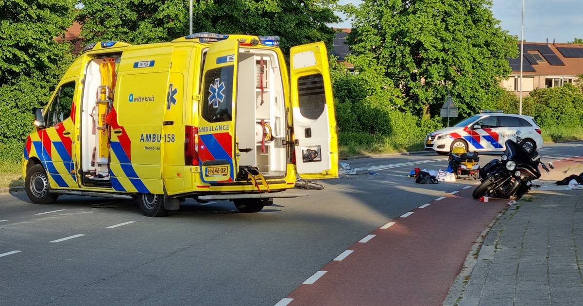 Motor botst op fiets: traumaheli ingezet bij zwaar verkeersongeval in Winterswijk.