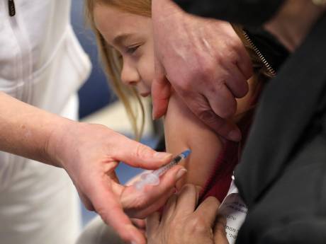 TERUGLEZEN | Frankrijk meldt ruim 400.000 infecties, ‘Kind wel of niet vaccineren goed te rechtvaardigen’