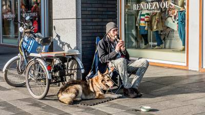 Straatmuzikanten zorgen voor overlast in Nijmegen: ‘Eerste week was wel leuk, daarna wordt het eentonig’