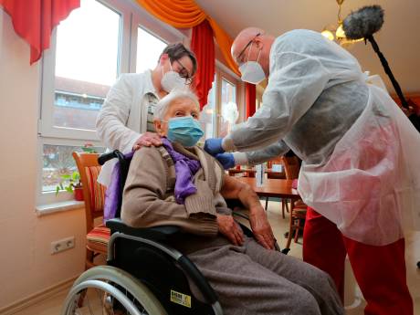 Edith, 101 ans, première Allemande à se faire vacciner