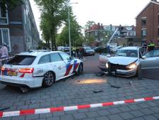 Politiewagen in botsing met auto in Den Haag