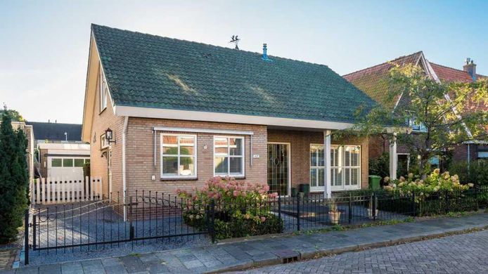 Jandino Asporaat Zet Huis In Ridderkerk Te Koop Rotterdam Ad Nl
