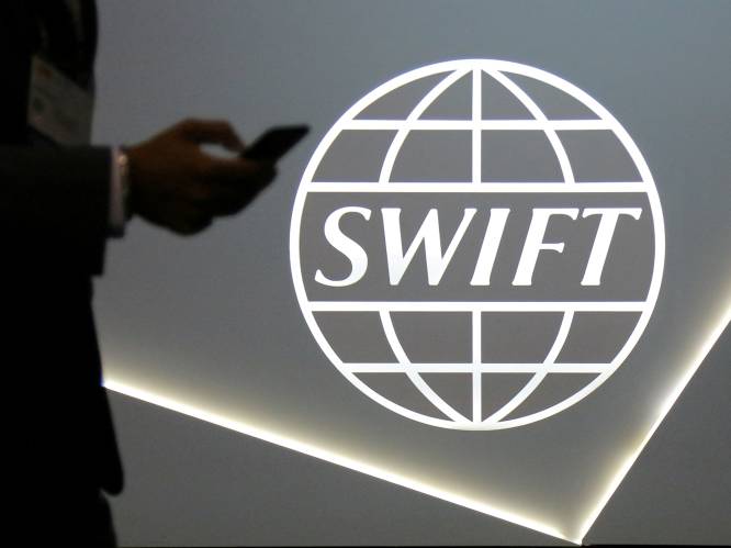 Europa dropt 'financiële atoombom' op Rusland: verschillende Russische banken verliezen toegang tot Swift