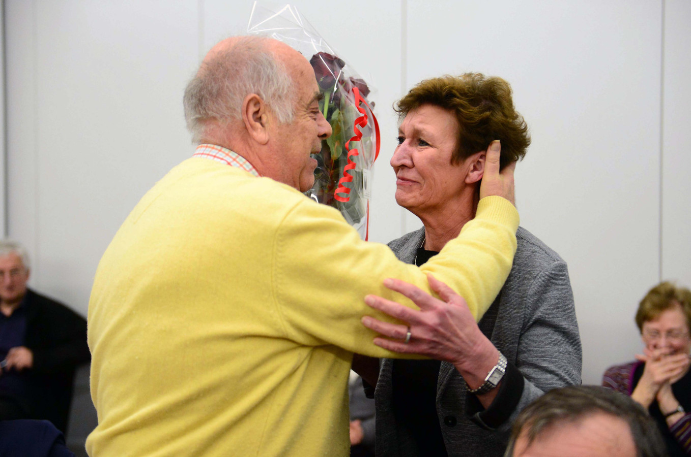 Willy Kuijpers en Arlette Caes bij zijn afscheid van de Herentse gemeenteraad.