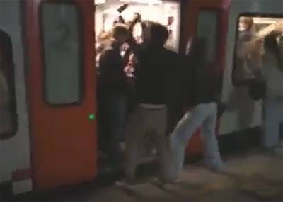 La SNCB enquête sur une vidéo montrant des jeunes en train de faire la fête dans un train: “Irrespectueux”