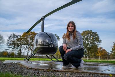 Charlotte is slechts 17 (!) jaar en nú al helikopterpiloot: “Misschien dan nu mijn praktisch rijexamen halen?”
