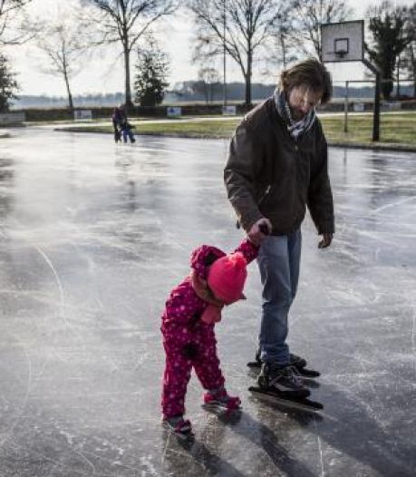 'Op diverse plaatsen in Nederland ligt dinsdag een schitterende ijsvloer'
