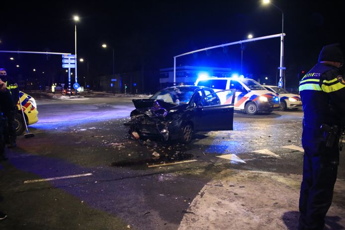 Auto S Total Loss Na Botsing Op Deurneseweg In Helmond Geen Gewonden Helmond Ed Nl