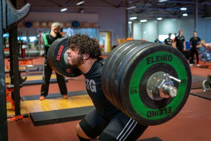 De Zevenmijlslaarzen Van Nijmeegse Enzo 18 Gewichtheffen Is Een Pijnsport Sport Nijmegen E O Gelderlander Nl