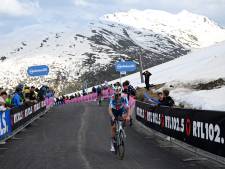 LIVE Giro d’Italia | Noodkreet renners vanwege vrieskou en sneeuw: haal Umbrail Pass uit rit van vandaag