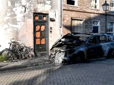 Eigenaar uitgebrande auto in hartje Grave: ‘Hier hadden doden kunnen vallen’