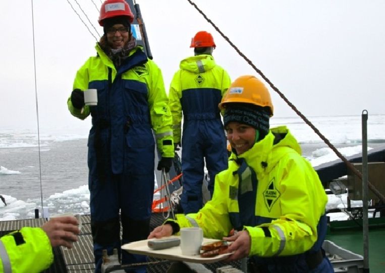 Jorien Vonk met collega's aan boord van Oden. Beeld Redactie