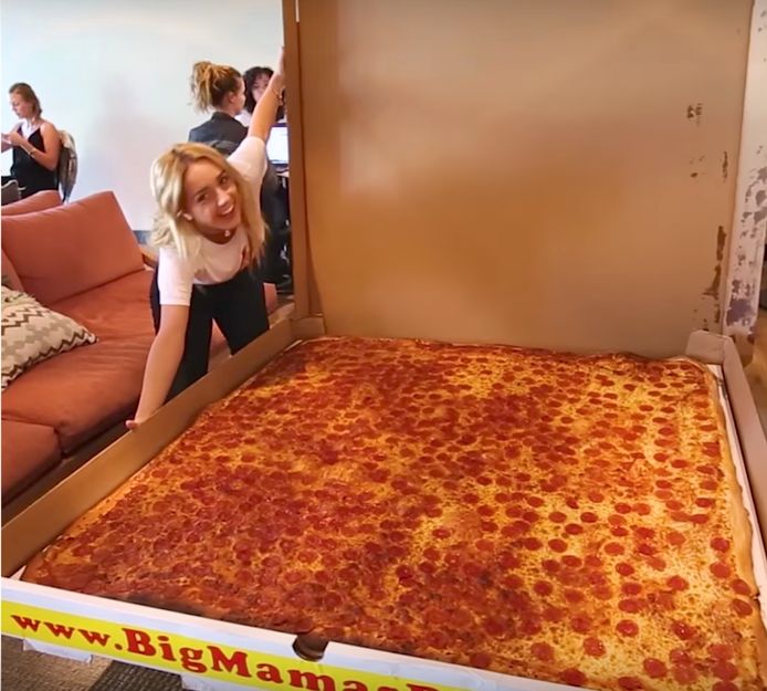 Ongeëvenaard graven Refrein Wauw: dit is de grootste pizza ter wereld die je kunt bestellen | Koken &  Eten | AD.nl