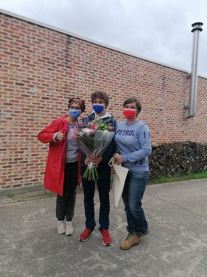 De gemeente Willebroek zette haar 'beste buren' in de bloemetjes. Mina nomineerde Megan, "een selfmade jongeman met merkwaardige technische capaciteiten."