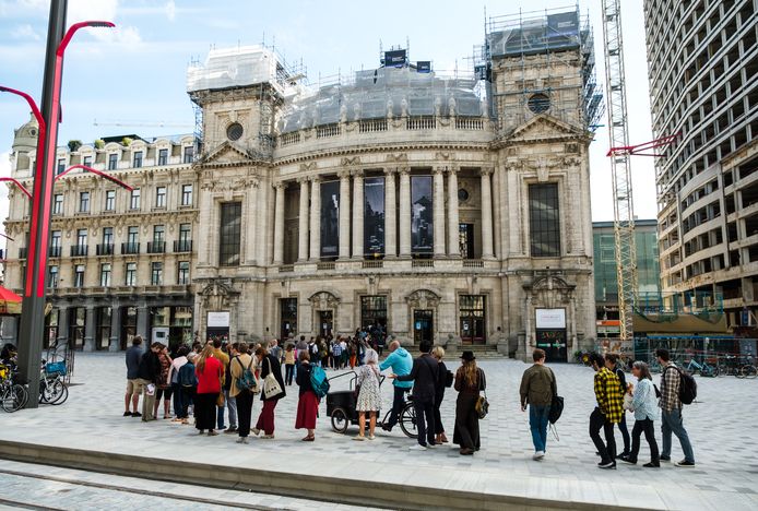 De Opera in Antwerpen. Je kan er vanaf 27 december nog wel terecht in het OBV Café.