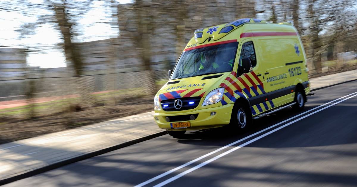 Man schiet te hulp bij ongeluk en wordt zelf aangereden.