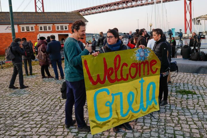 Thunberg werd in Lissabon opgewacht door supporters.