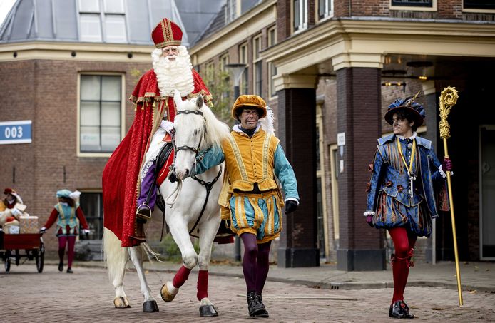 Vorig jaar kwam de Sint vanwege het coronavirus aan op een geheime locatie.