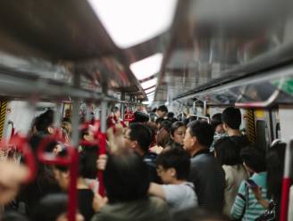Storm van protest nadat Chinese vrouw uit metro wordt geweerd door “vreselijke” make-up