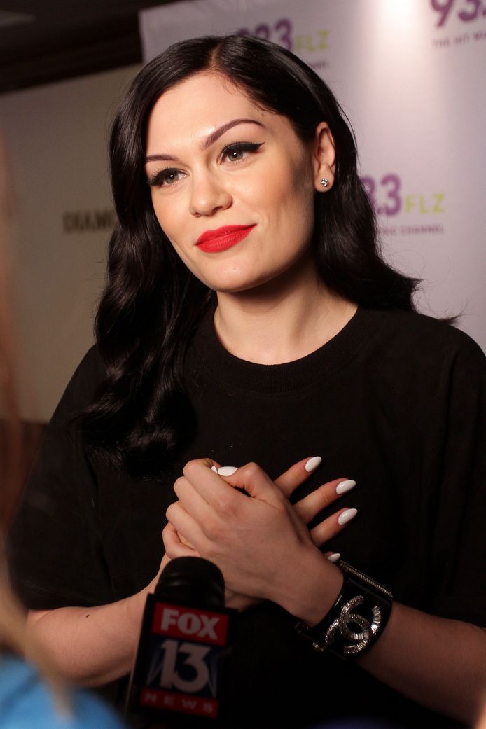 Jessie J gaf een emotionele speech op het podium.