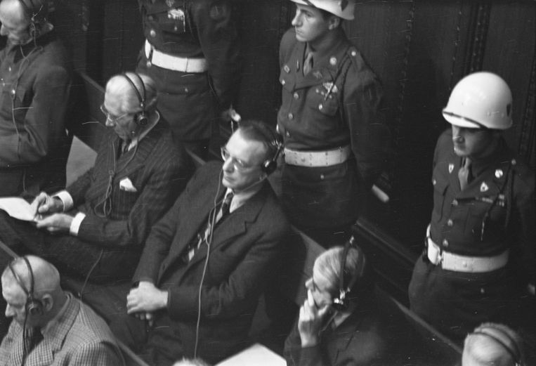 Het proces van Neurenberg tegen kopstukken van het naziregime. Rechts van het midden (met bril) Arthur Seyss-Inquart, voorheen rijkscommissaris in bezet Nederland. Beeld Nationaal Archief