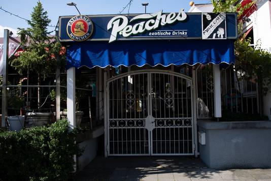 De Peaches cocktailbar waar de Amerikaanse vrouw ondanks haar quarantaineverplichting uitging.