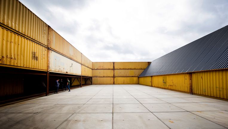 In Hoofddorp staan drie proefopstellingen met zeecontainers. Geluidsmetingen houden bij wat de effecten zijn van verschillende bouwstijlen en positioneringen van de woningen. Beeld Guus Schoonewille