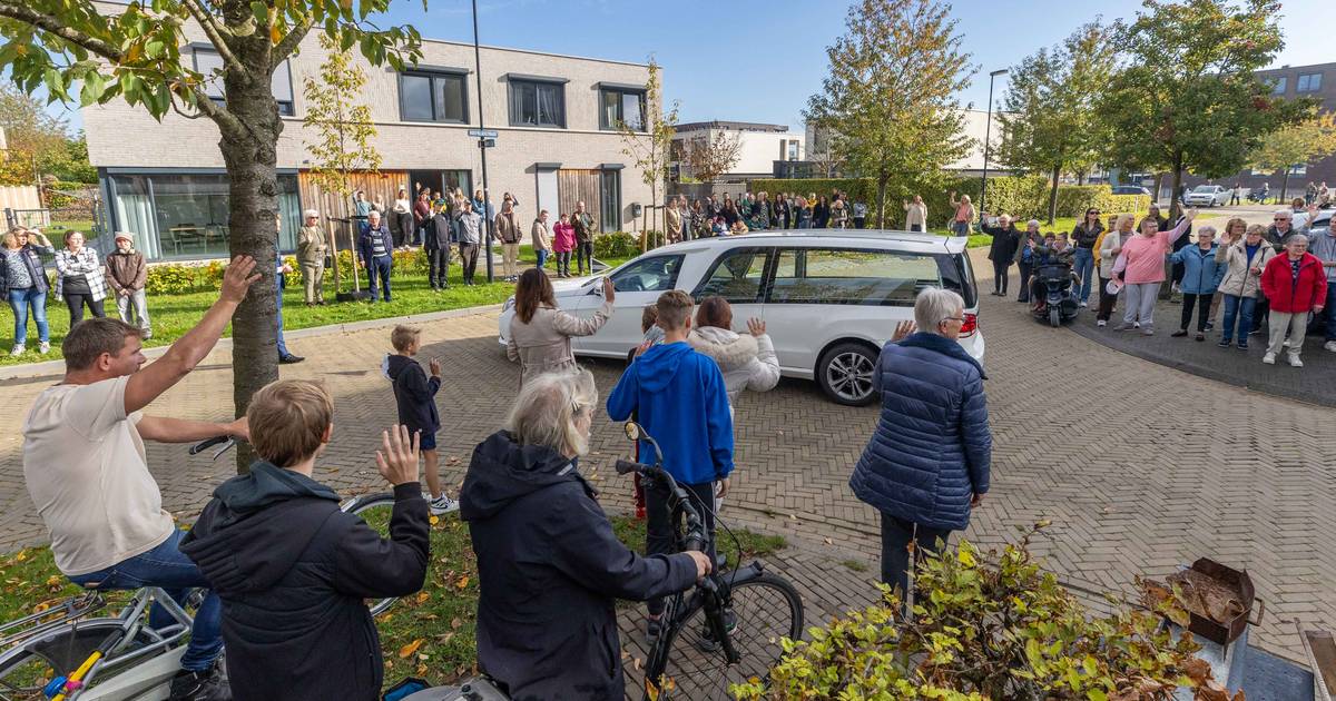 Sadrac had zijn eigen afscheid prachtig gevonden: een ereronde met zwaaiende mensen en bijzondere au