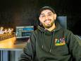 Yousef Kaddouri (alias rapper YSF) opent een rapstudio waar jongeren hun emoties kunnen uiten.