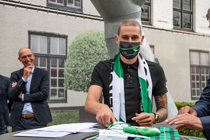 Miguel Van Damme tekent een nieuw contract bij Cercle in 2020.