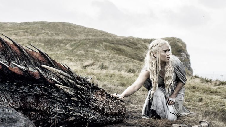Drogon luistert weer eens niet naar mama. Beeld hbo
