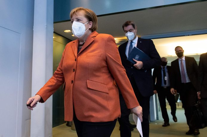 De Duitse bondskanselier Angela Merkel kondigde gisteren een harde lockdown af vanaf woensdag.