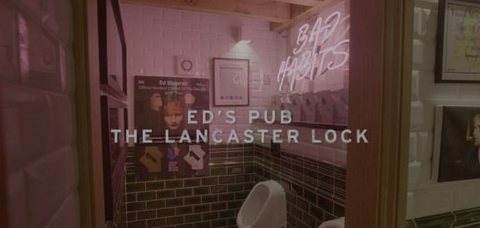 Guardando dentro Sheeranville.