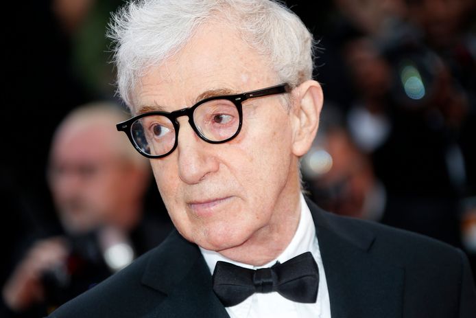 Woody Allen legt klacht neer tegen Amazon Studios.