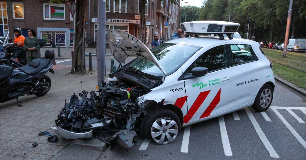 Scanauto ziet wel kentekens, maar niet de wagen die aan komt rijden: botsing.