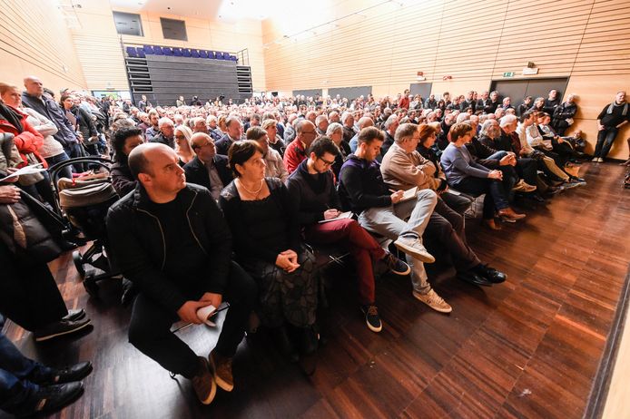 De infosessie in Steenokkerzeel, waar de zaal te klein was voor de vele ongeruste buurtbewoners.