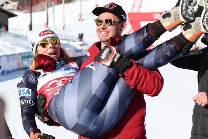 Broer Taylor jonast Mikaela Shiffrin na haar 87ste wereldbekerzege.