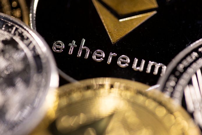 Financiële toezichthouders in Europa waarschuwen consumenten voor beleggingen in cryptomunten zoals bitcoins en ethereum.