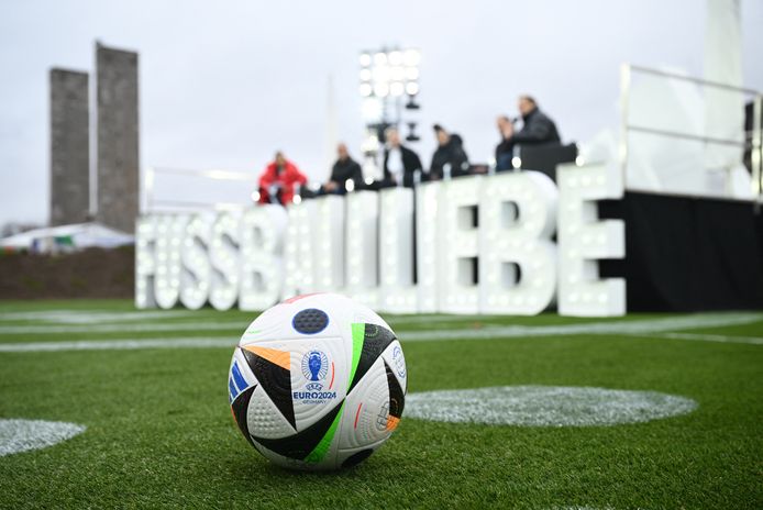 Adidas Fussballliebe Club Euro 2024 Ballon de foot