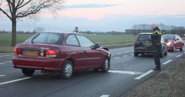 Auto's botsen op elkaar bij Azewijn