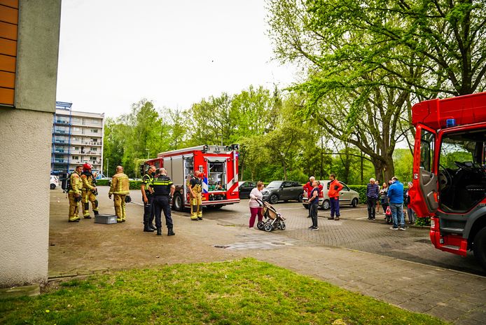 De bewoners van een appartementencomplex aan de Vuurvlinderstraat in Eindhoven hebben dinsdagmiddag rond 16.00 uur een flinke knal gehoord.