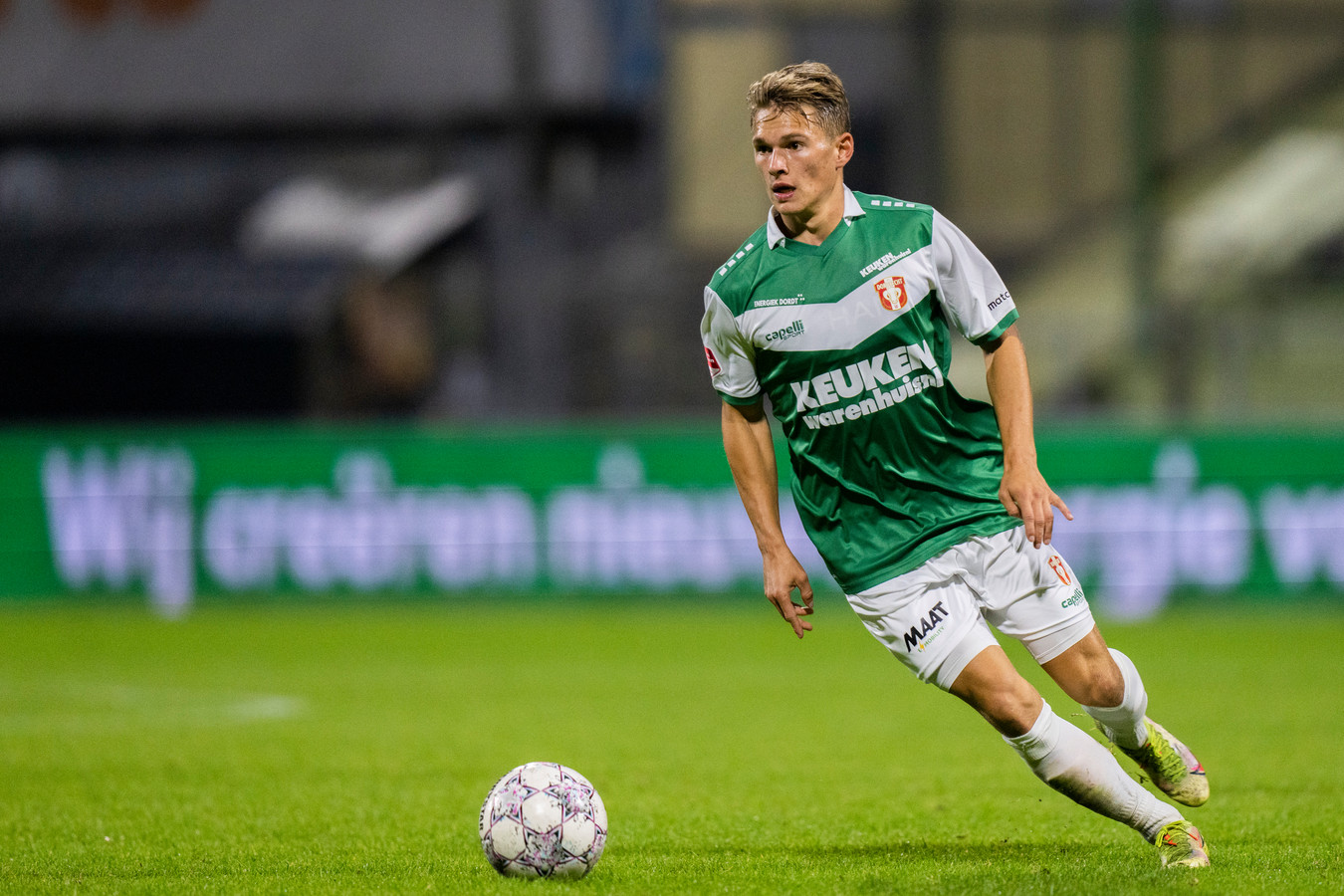 Alleskunner Mathis Suray is helemaal happy bij FC Dordrecht ‘In het