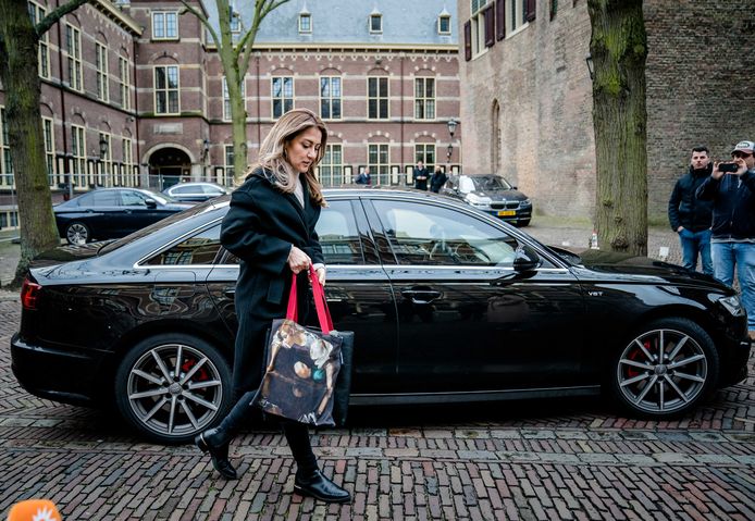 Dilan Yesilgoz, minister van Justitie en Veiligheid, bij aankomst op het Binnenhof voor de wekelijkse ministerraad.
