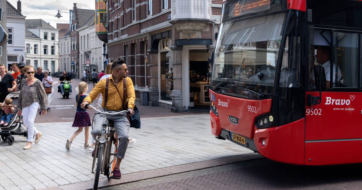 Bossche politiek eist actie nadat stadsbus opnieuw ongeluk veroorzaakt: ‘De veiligheid van onze inwoners is in het geding’.