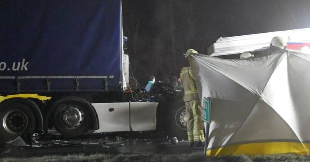Dode en gewonde bij ongeval met twee vrachtwagens op A28 bij Zuidwolde.